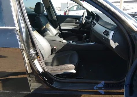 2006 BMW 330I z USA, uszkodzony, nr VIN WBAVB33576KR72889